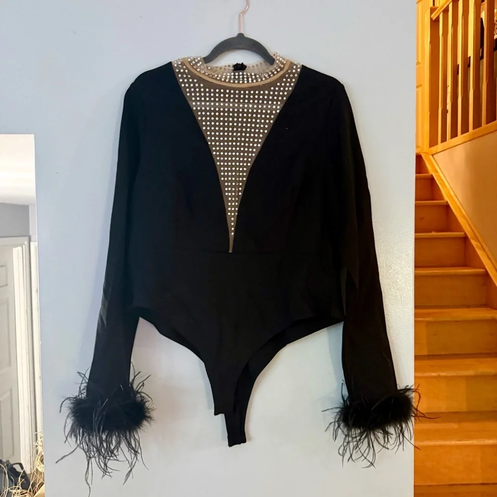 🌻Fashion Nova Elegant Black Bodysuit with Feathered Cuffs - Picture 2 of 8